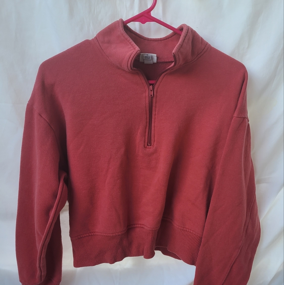 A new day cropped  pullover size medium berry color